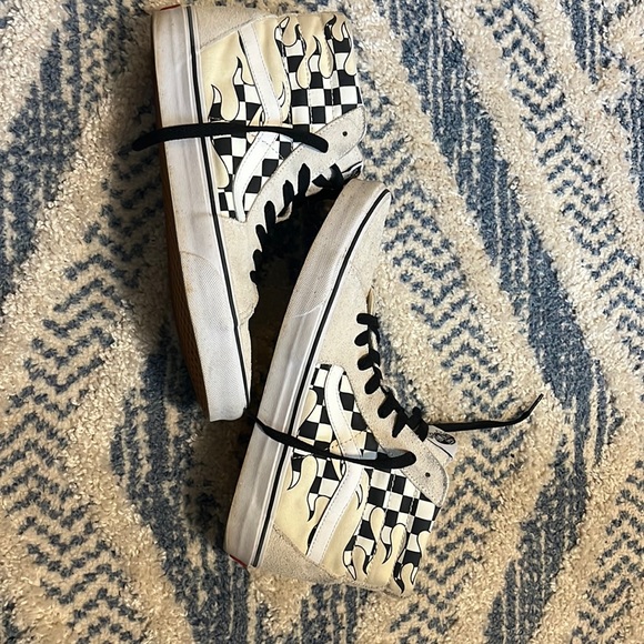 🔥🔥OG Vans checkerboard flames.. off white - Picture 1 of 4